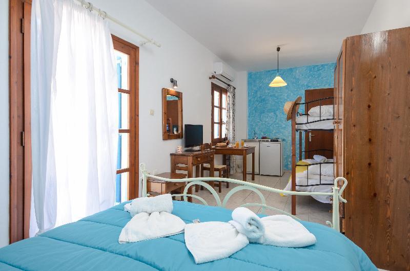 Depis Economy Studios & Apartments Naxos City エクステリア 写真